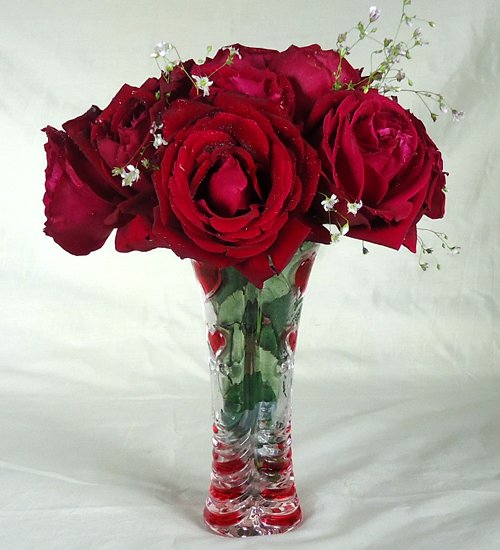 Send Red Rose with Vase to Bangladesh, Send gifts to Bangladesh